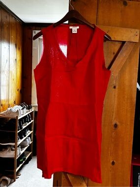 Sundance Sleeveless V-Neck Dress in Red